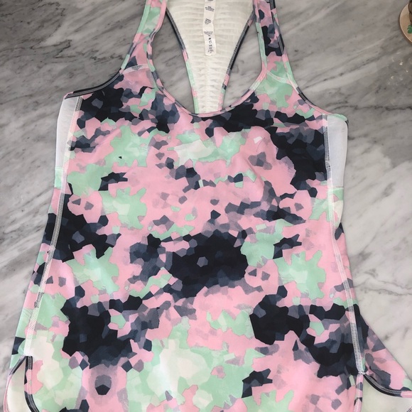 Lululemon Vent it Out Tank Top 4 - Picture 1 of 2